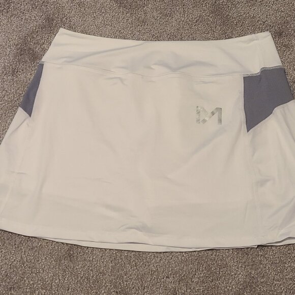 💎2/$18💎 NWT White skorts thin cooling,  and Stretchy - Picture 1 of 4